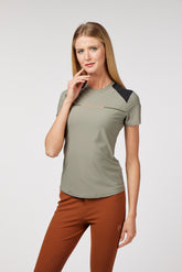 DIAMANTE WOMEN'S SHORT-SLEEVED TRAINING TOP - Dusky green | Vestrum