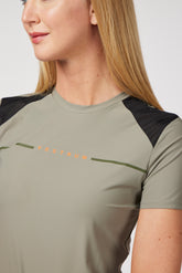 DIAMANTE WOMEN'S SHORT-SLEEVED TRAINING TOP - Dusky green | Vestrum